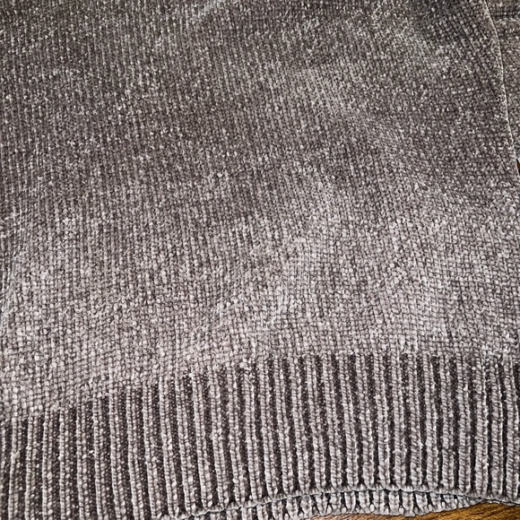 Zenana Outfitters Gray Brown Plush Cozy Long Sleeve V Neck Ribbed Sweater Size M - Picture 6 of 8